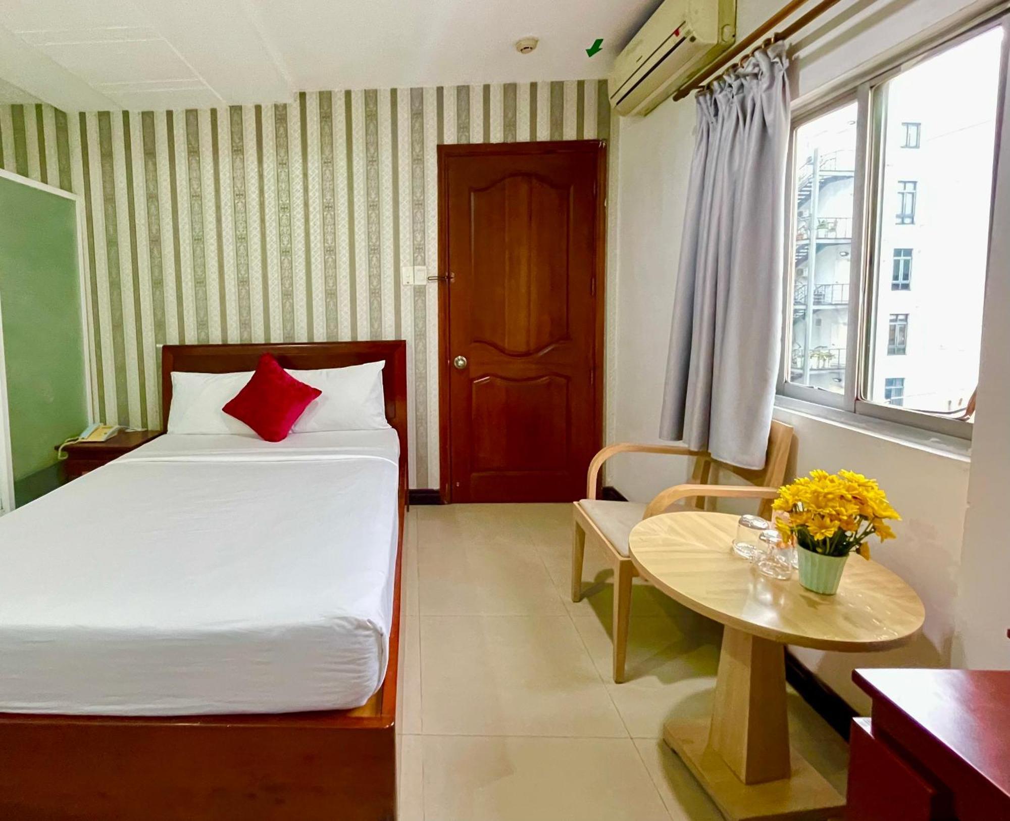 Gold Hotel, Saigon Khách sạn